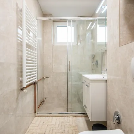 Lelas - Free Parking *