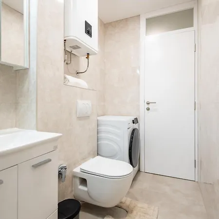 Lelas - Free Parking Apartmán *