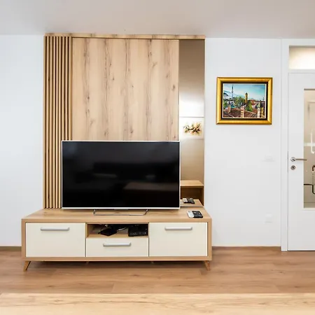 Lelas - Free Parking Apartmán *