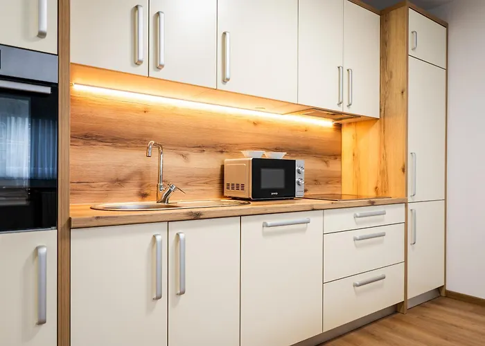 Lelas - Free Parking *